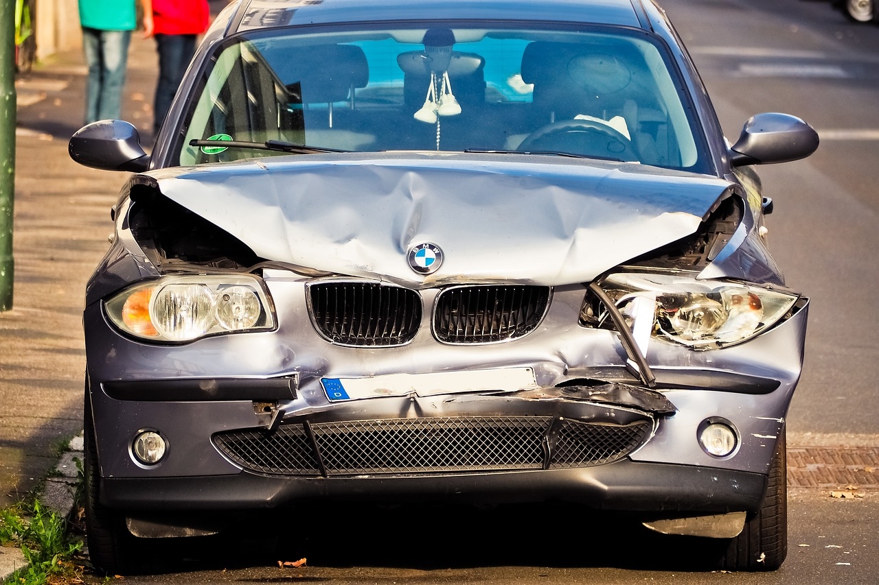 Kfz_Gutachter_Berlin_Unfallort untersuchung.